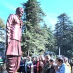 स्व. अटल बिहारी वाजपेयी जयंती पर गणेश जोशी ने अटल उद्यान में प्रतिमा पर पुष्पांजलि अर्पित कर दी श्रद्धांजलि