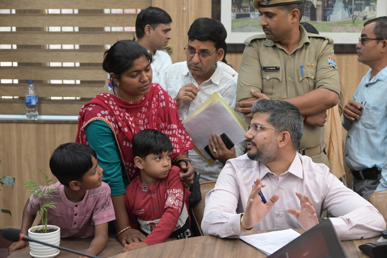 दिव्यांग बुजुर्ग को आर्थिक सहायता दिलाने की प्रक्रिया शुरू
