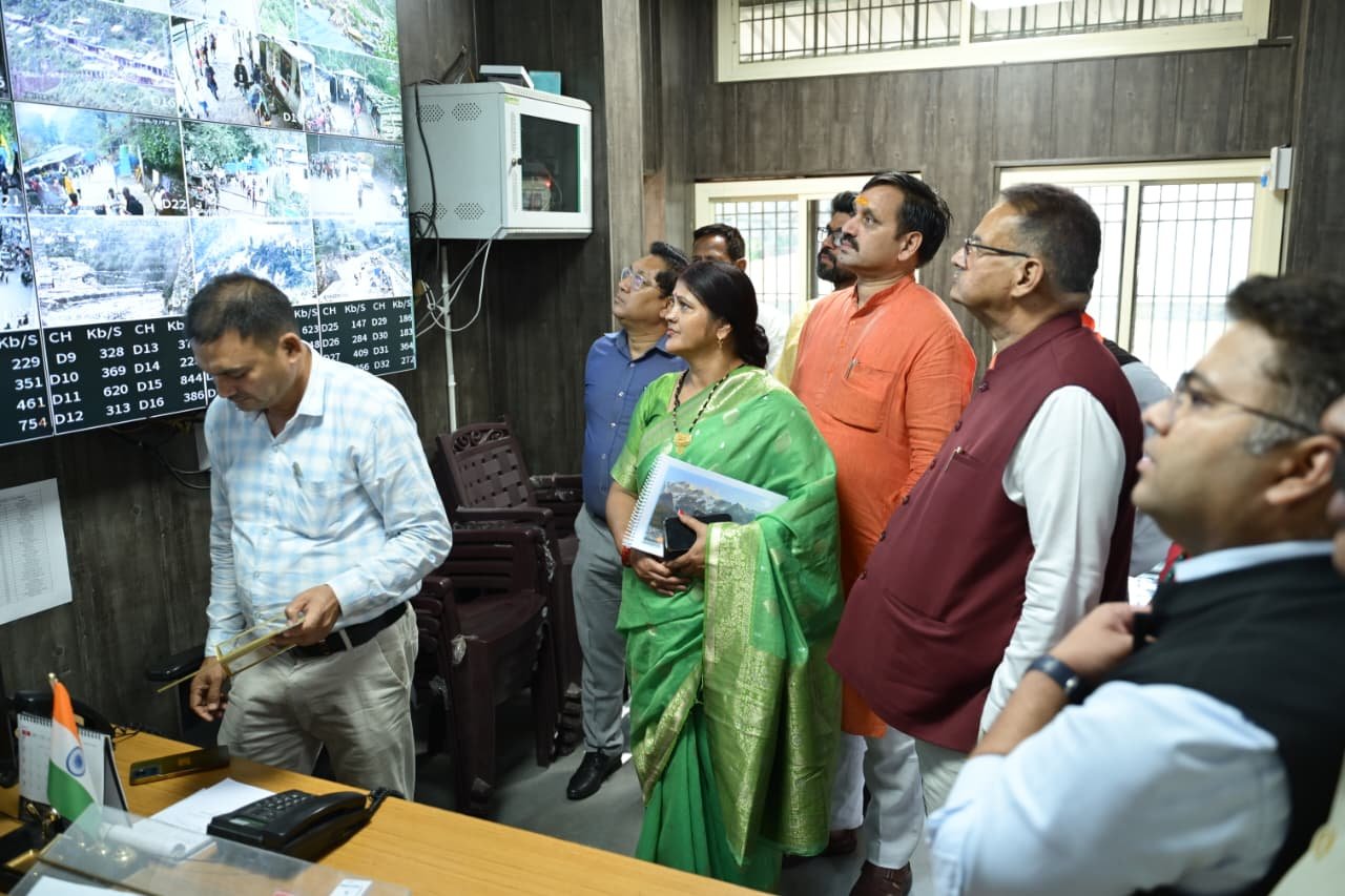 सैनिक कल्याण मंत्री तथा जनपद प्रभारी मंत्री गणेश जोशी ने केदारनाथ यात्रा व्यवस्थाओं और मानसून तैयारियों की व्यापक समीक्षा की