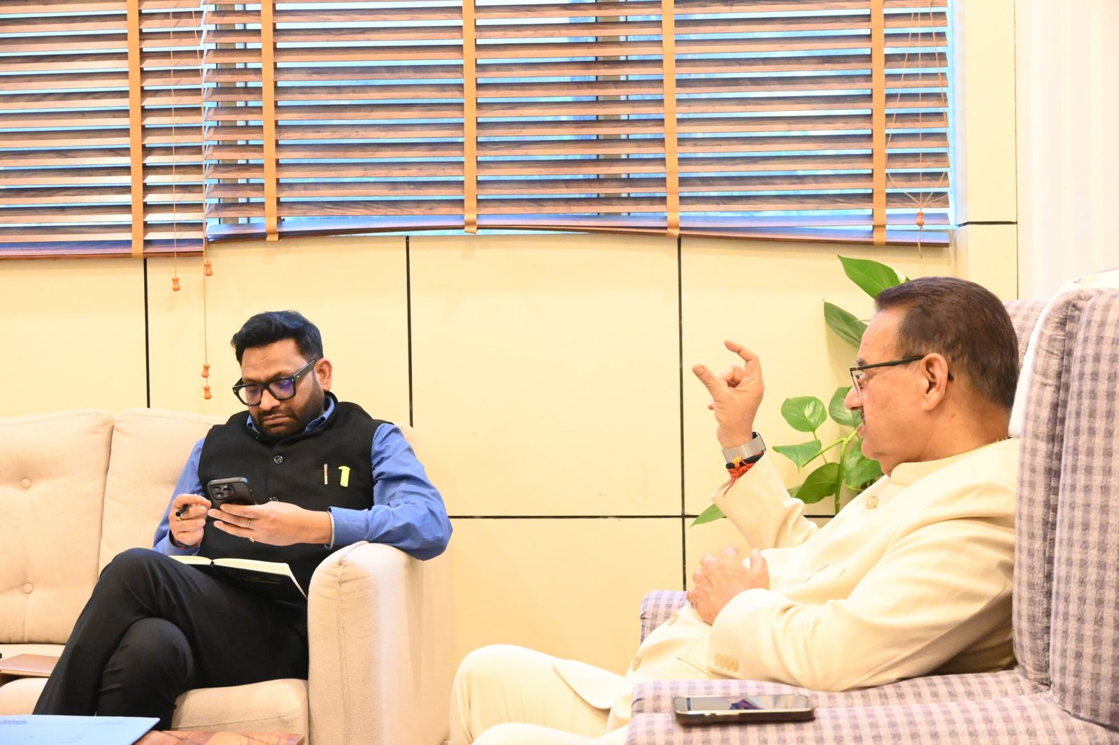 कृषि मंत्री गणेश जोशी ने कृषि एवं उद्यान विभाग की सभी योजनाओं का वास्तविक लाभ किसानों तक पहुंचाने के दिए निर्देश